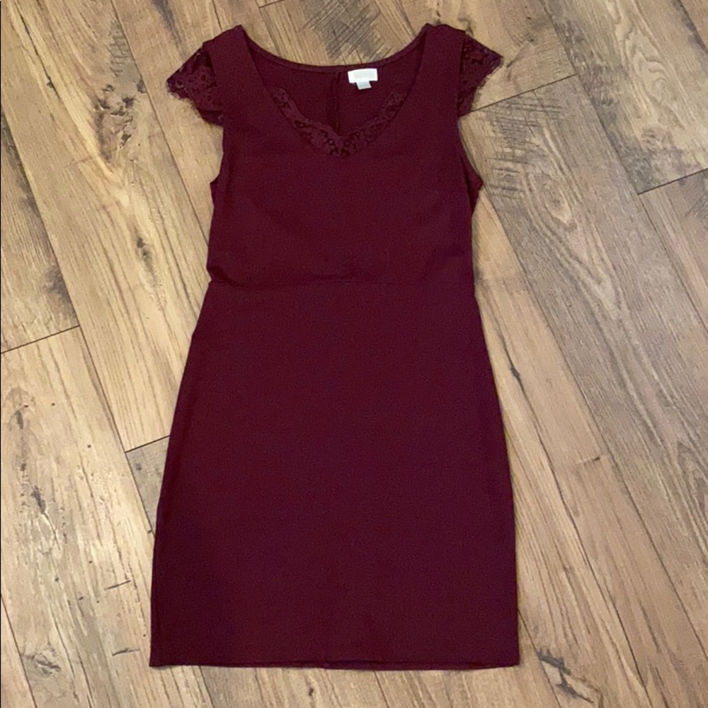 Burgundy Bodycon Dress with Lace